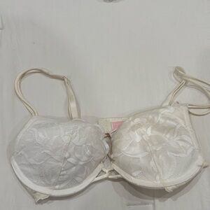 Victoria's Secret Ivory Lace Bra